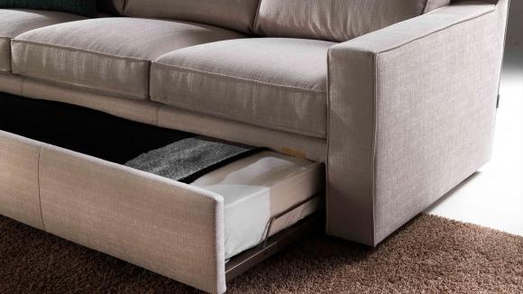Particolare apertura del cassettone letto
