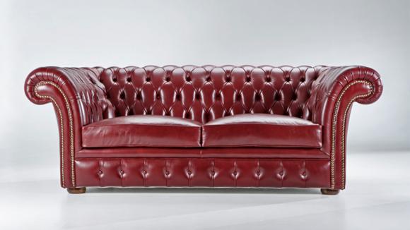 Divani Chester: Divano Old Chester con finitura a borchie